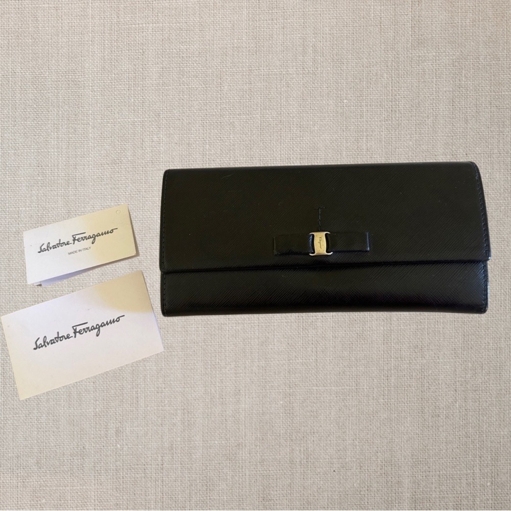 🖤 Authenric Salvatore Ferragamo Black Leather Long Wallet IR22A994 EUC 🖤 - Picture 3 of 16